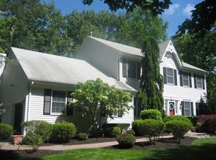 2 Pin Oak Dr, New Egypt, NJ 08533