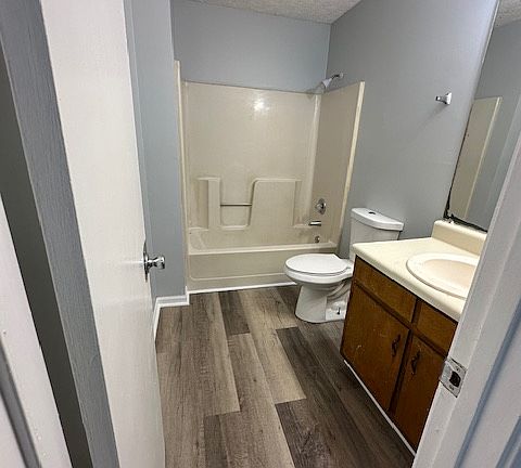 4th image of 298 Freeport Dr