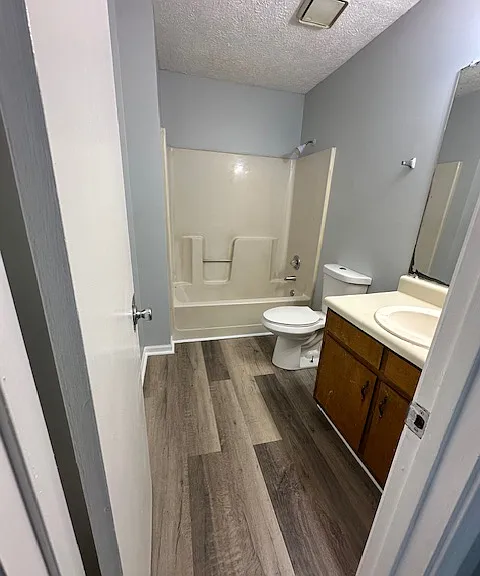 298 Freeport Dr — Photo 4