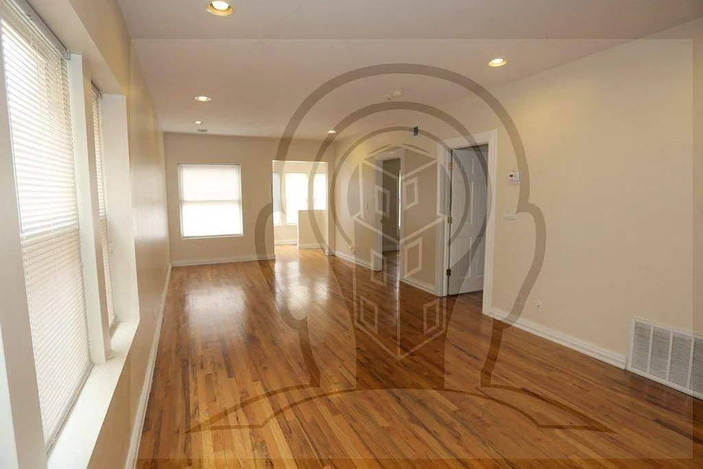 4 bed, 2000 sqft, $4,100 — Photo 1