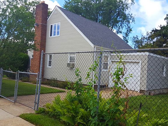 2nd image of 907 Cornwell Ave