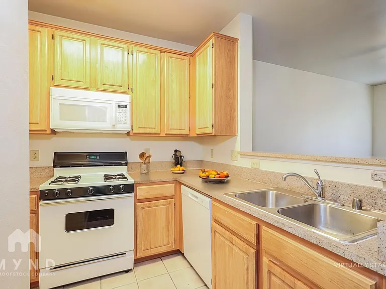 900 S Meadows Pkwy #822 — Photo 7