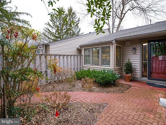 3rd image of 219 Chandler Dr