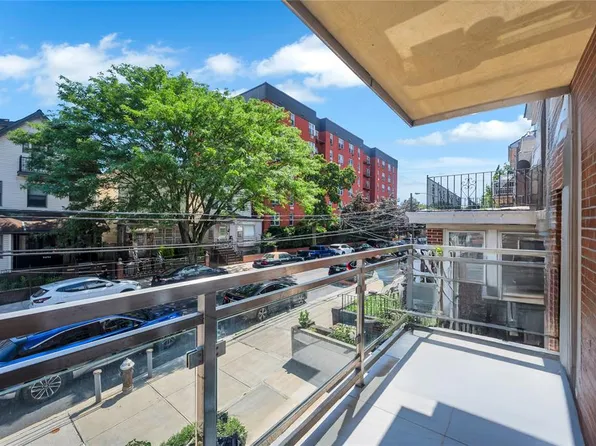 74-25 43rd Avenue image 2 of 20