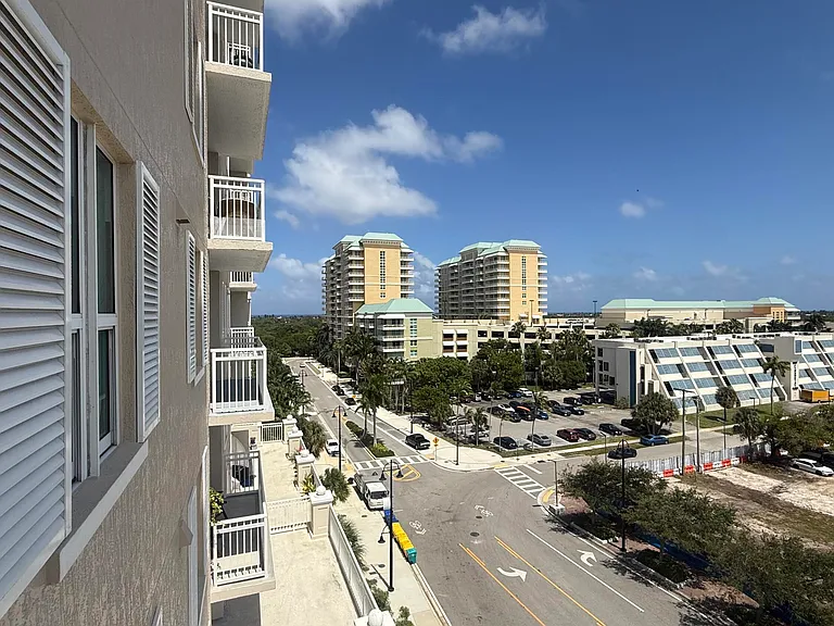 350 N Federal Hwy #715 — Photo 11