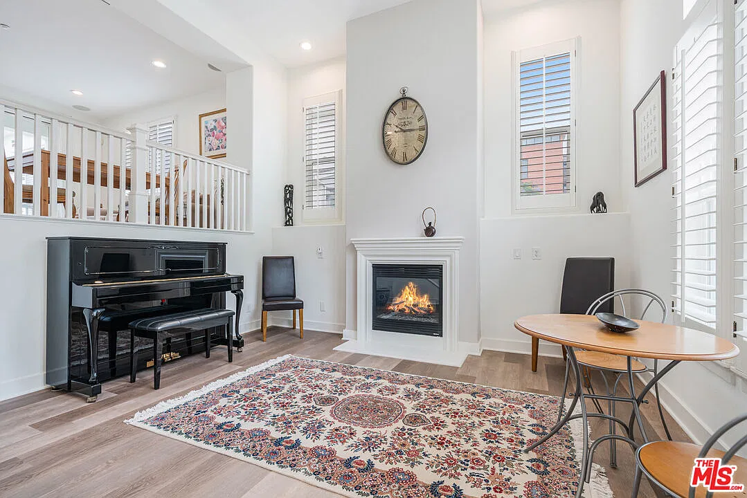 2 bed, 2.5 bath, 1530 sqft, $6,800 — Photo 4