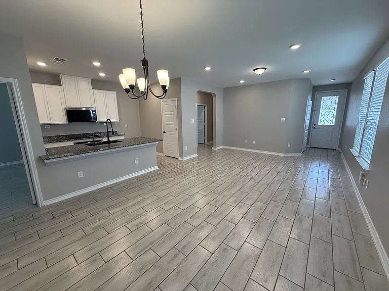 15223 Liberty Sta — Photo 4