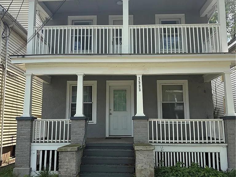 1533 La Salle Ave #LOWER — Photo 2