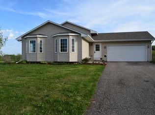 210 E Shamrock Dr, Green Isle, MN 55338