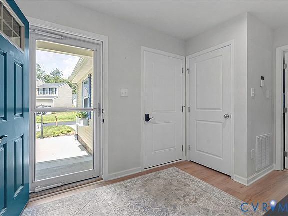 4th image of 297 Highgate Dr