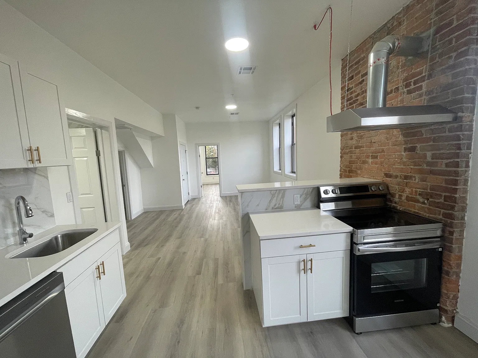 2 bed, 950 sqft, $1,400 — Photo 3