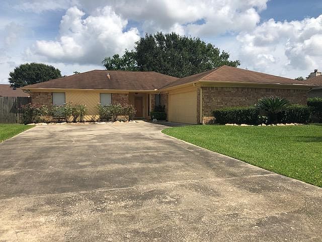 1st image of 8308 Candlelight Cir