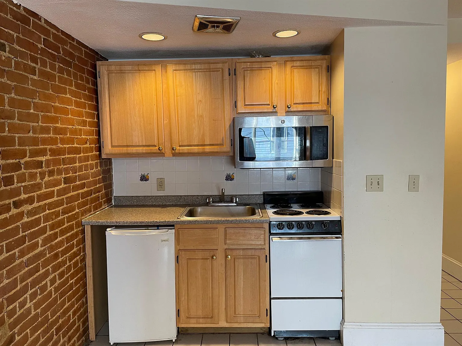 1 bed, 350 sqft, $2,300 — Photo 3