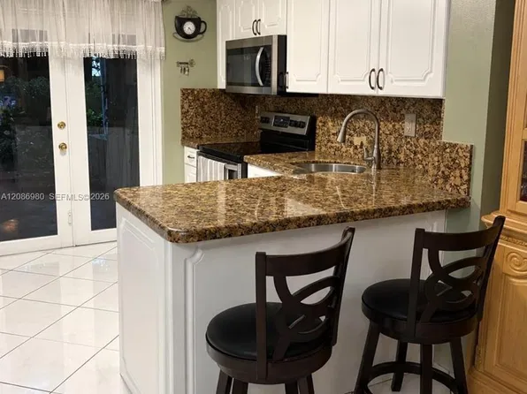 2403 W 76th St APT 102, Hialeah, FL 33016