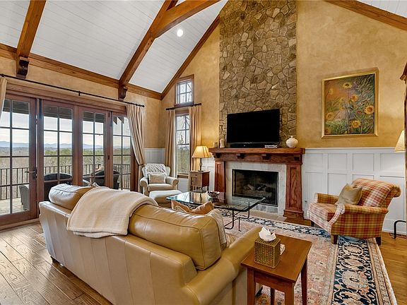 3rd image of 115 Button Bush Trl