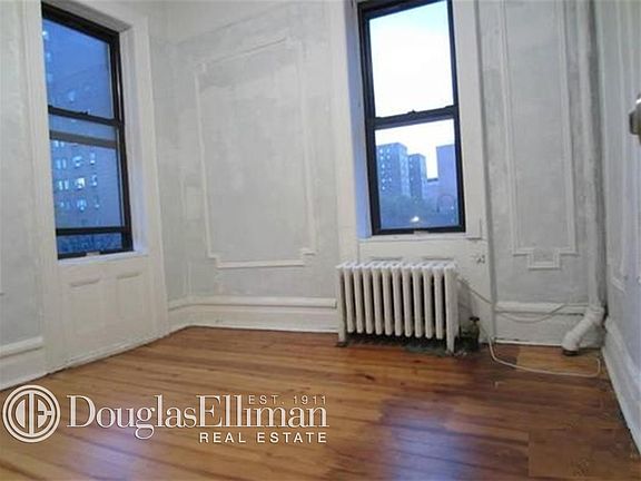 5th image of 542 E 14th St APT 19