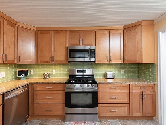 5th image of 18 Megansett Dr Unit 1
