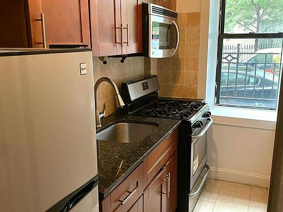 2nd image of 930 Saint Nicholas Ave APT 1B