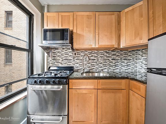 2nd image of 319 E 50th St APT 4F