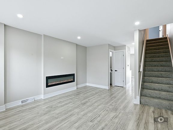 2nd image of 1050 W 87th St