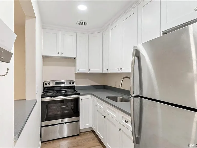 142 Trenchard St #2E — Photo 3