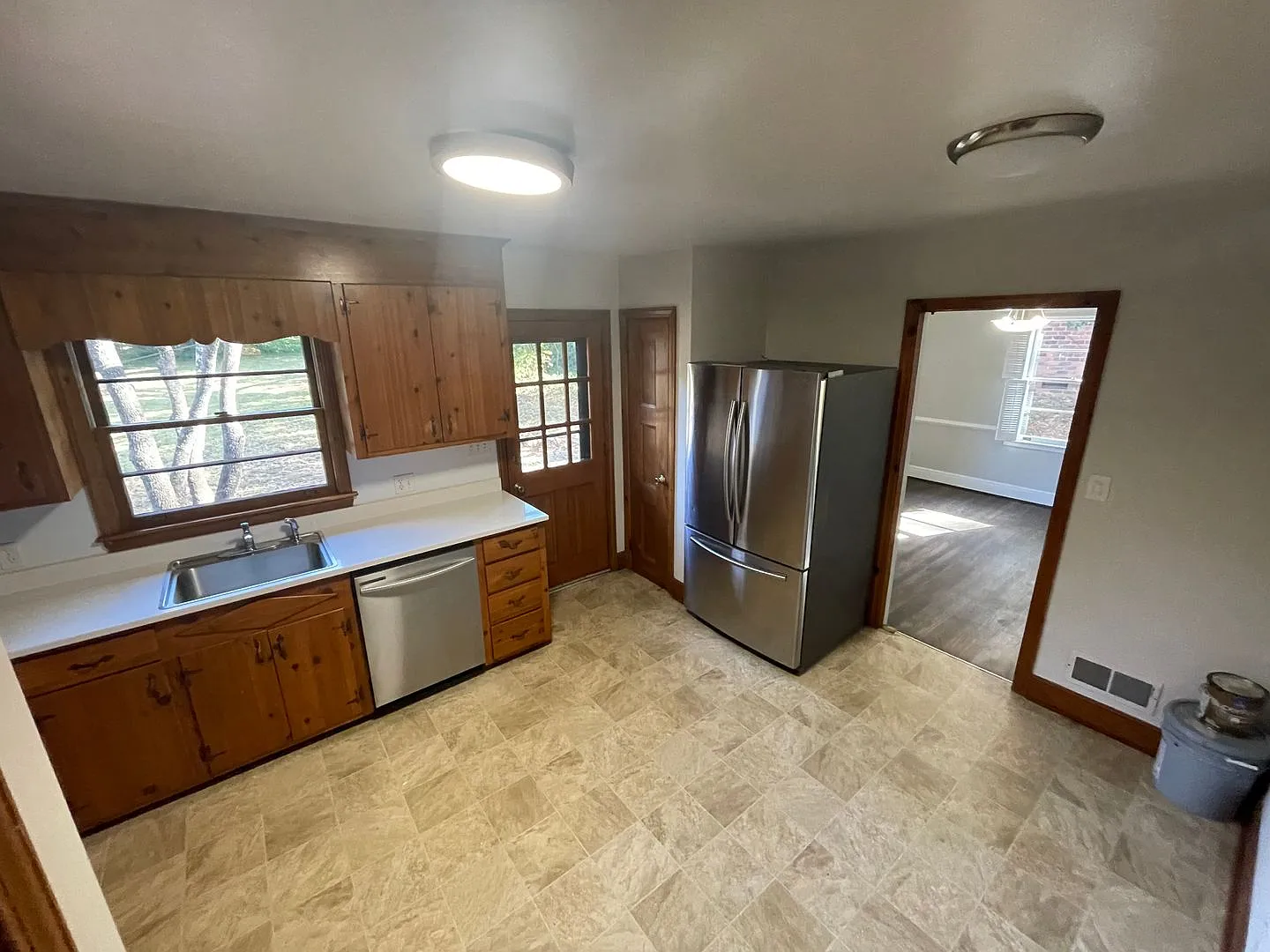 4 Bedroom split level in Barclay Downs! — Photo 2