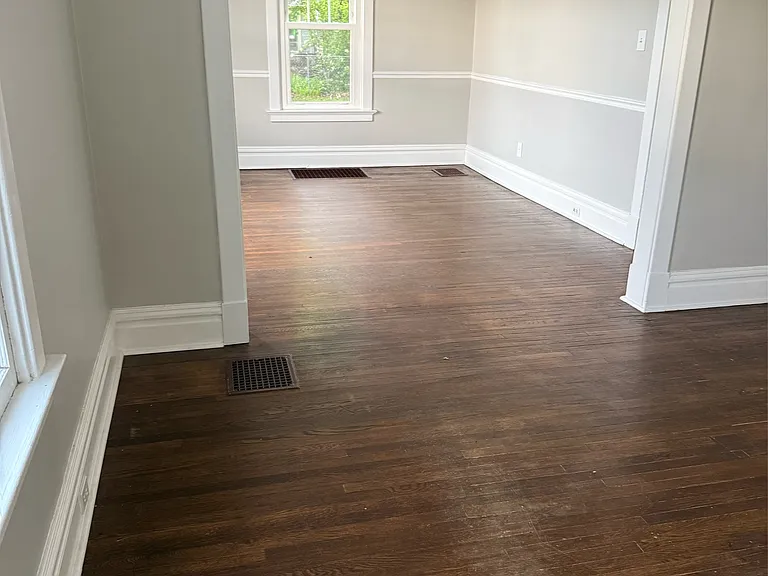 437 S Elm Ave — Photo 3
