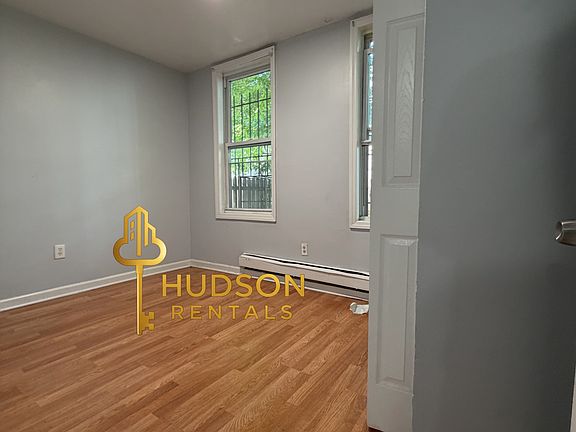 4th image of 117 Grant Ave APT 3L