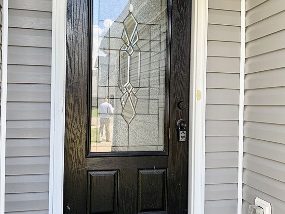 2nd image of 1843 Camelot Dr