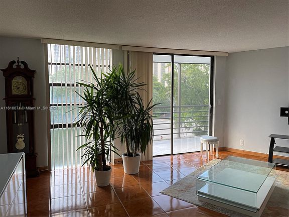 5th image of 20400 W Country Club Dr APT 402