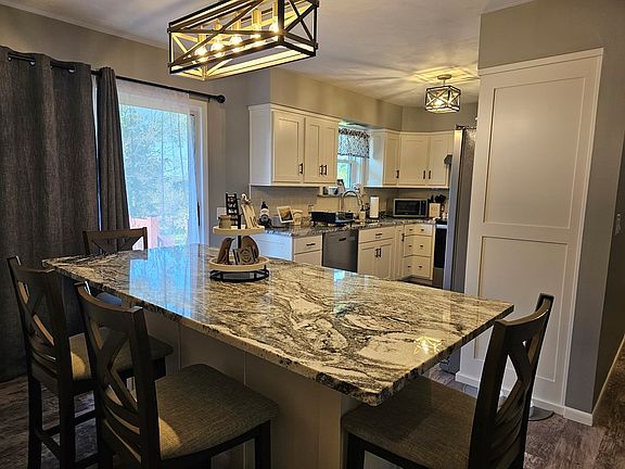 3rd image of 1319 Robinwood Dr