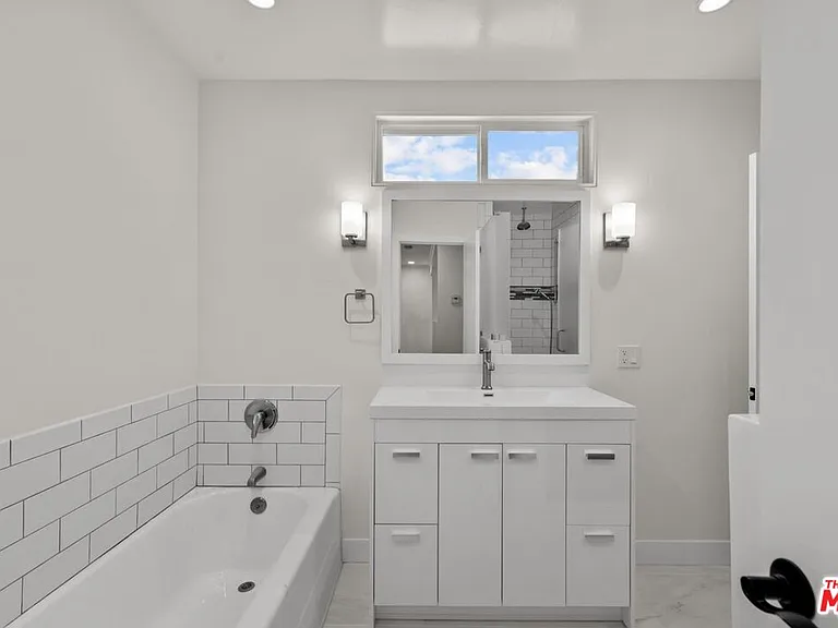 10780 Deliban St — Photo 11