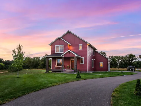 1077 Hopkins Dr, Hudson, WI 54016