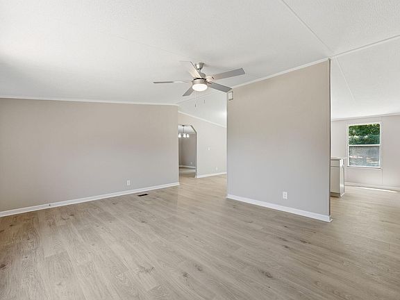 4th image of 733 Lemay Ln
