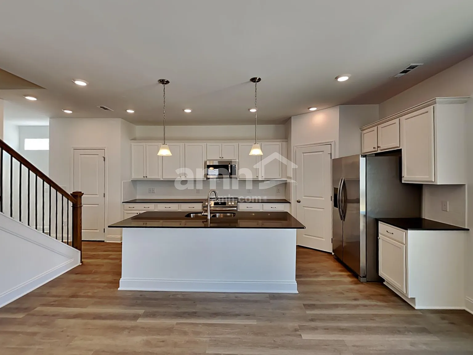 5 bed, 3.0 bath, 2445 sqft, $3,470 — Photo 4