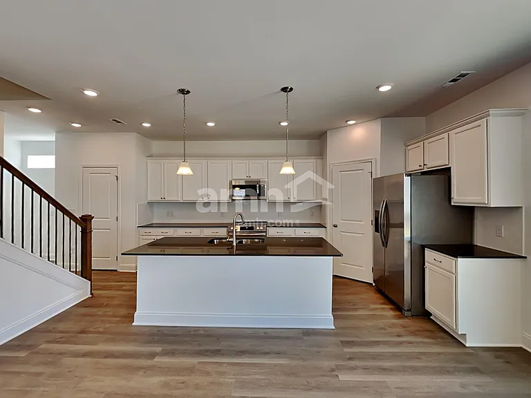 205 Marin Dr — Photo 4