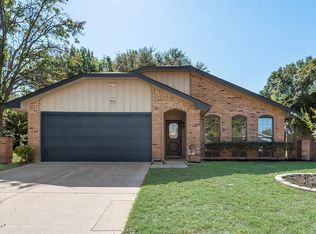 3212 Redwood St, Bedford, TX 76021