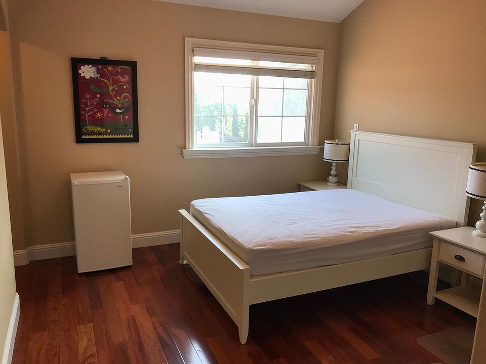Fully furnished suite with private bathroom