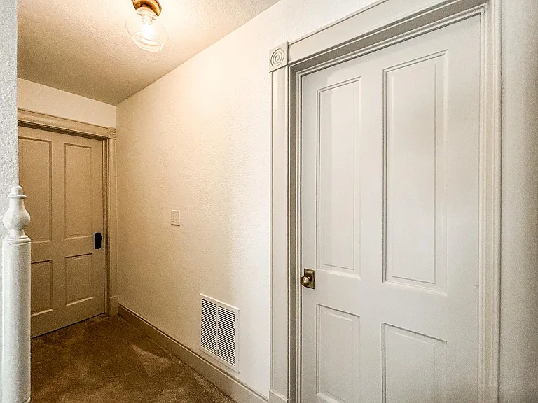 819 N Cedar St — Photo 25