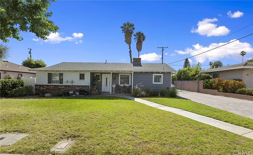 1319 Claremont Pl photo 1