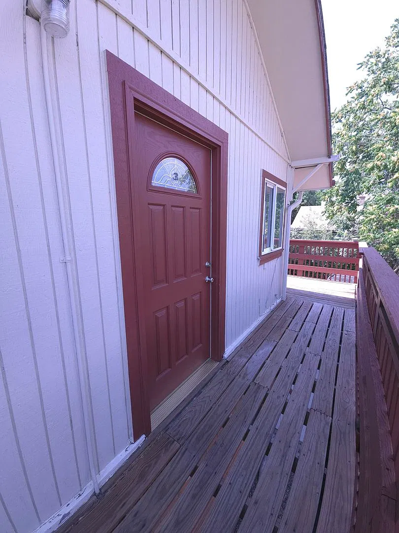 943 Broadway — Photo 3