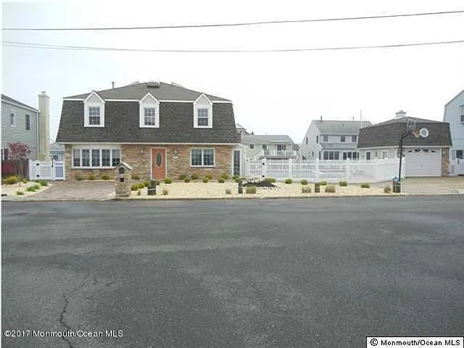 316 Cove Dr photo 1
