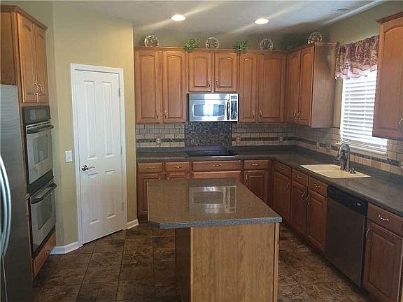 4th image of 13268 Salamone Way