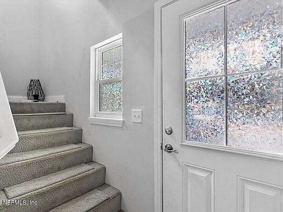 3rd image of 850 BRUEN Street