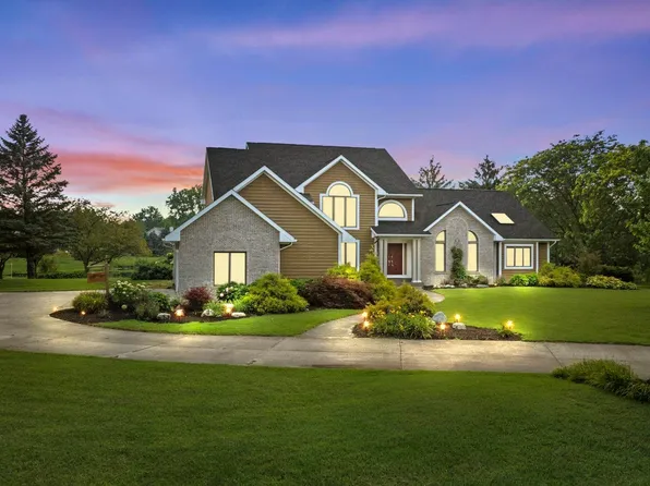 3024 Emerald Lake Dr, Fort Wayne, IN 46804