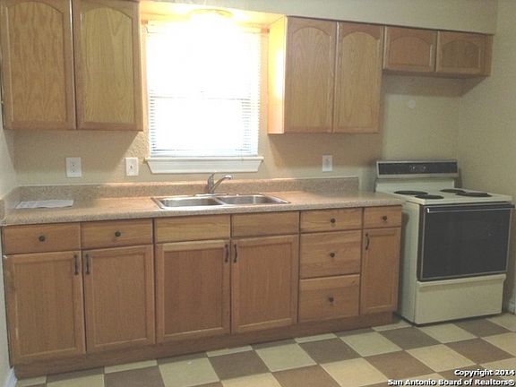 2nd image of 186 Pleasant Valley St