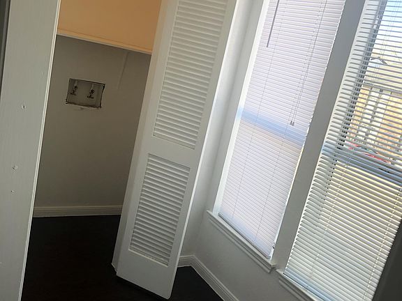 2nd image of 215 Lake Meadows Dr