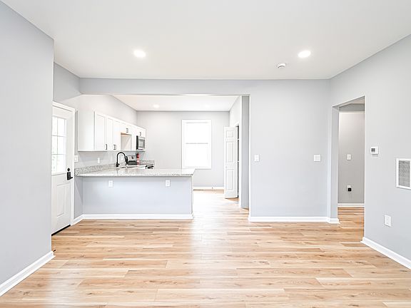 4th image of 9350 Reading Rd