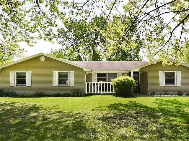 19147 Janet Ave photo 1