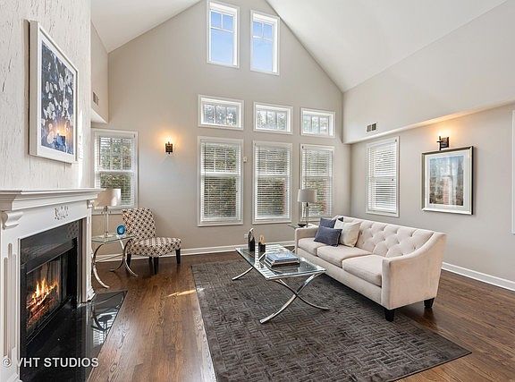 2nd image of 2632 N Wayne Ave #3